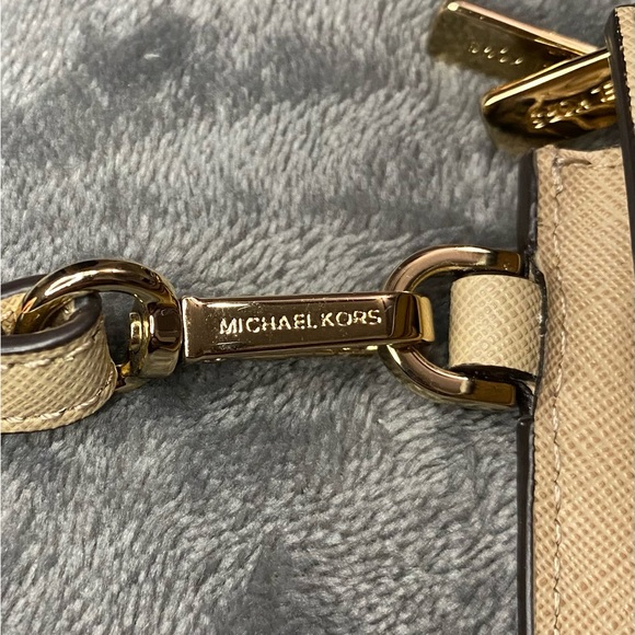 Michael Kors Beige wallet/wristlet - Picture 3 of 6